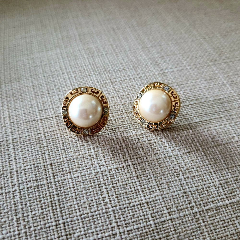 Givenchy Vintage 1980s Paris New York Faux Pearl Logo Earings - Picture 12 of 14
